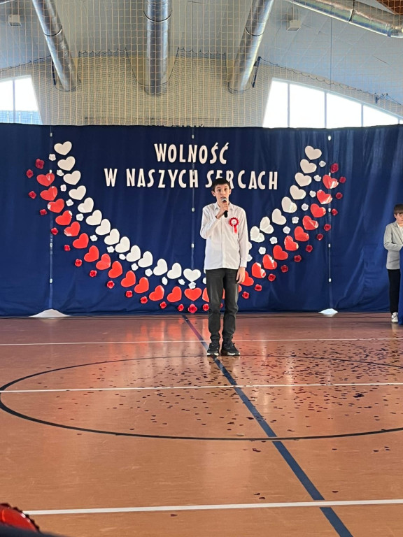 Gmina Okonek: Uroczysta akademia z okazji Narodowego Święta Niepodległości w Lotyniu