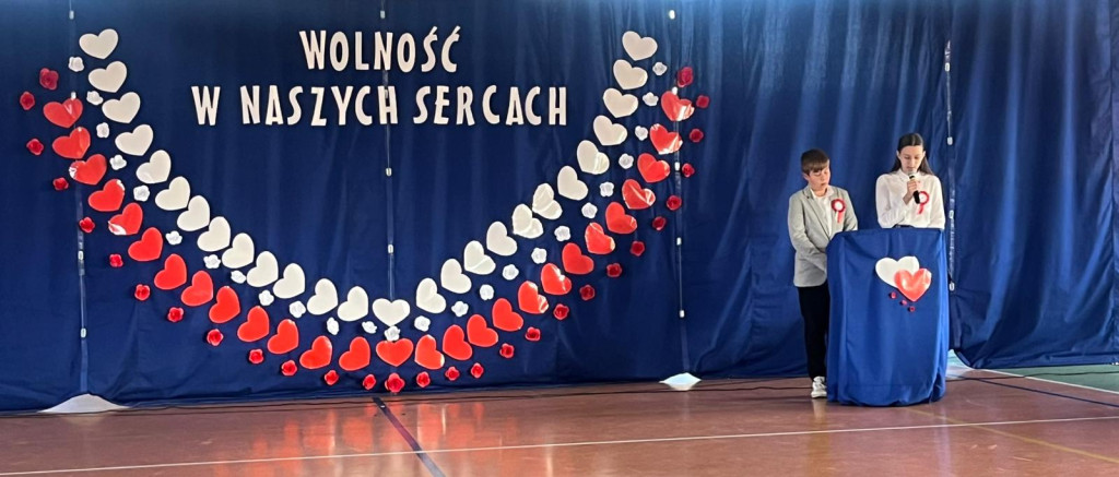 Gmina Okonek: Uroczysta akademia z okazji Narodowego Święta Niepodległości w Lotyniu