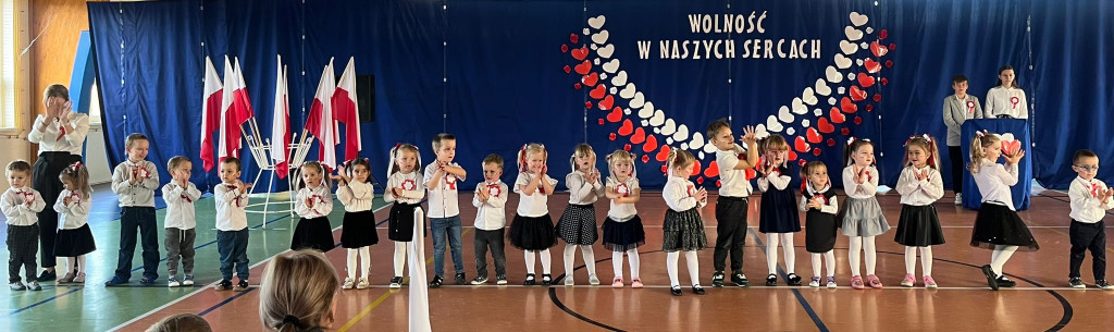 Gmina Okonek: Uroczysta akademia z okazji Narodowego Święta Niepodległości w Lotyniu