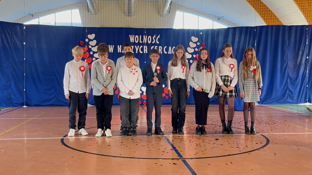 Gmina Okonek: Uroczysta akademia z okazji Narodowego Święta Niepodległości w Lotyniu