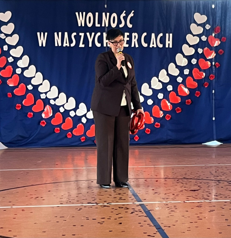 Gmina Okonek: Uroczysta akademia z okazji Narodowego Święta Niepodległości w Lotyniu