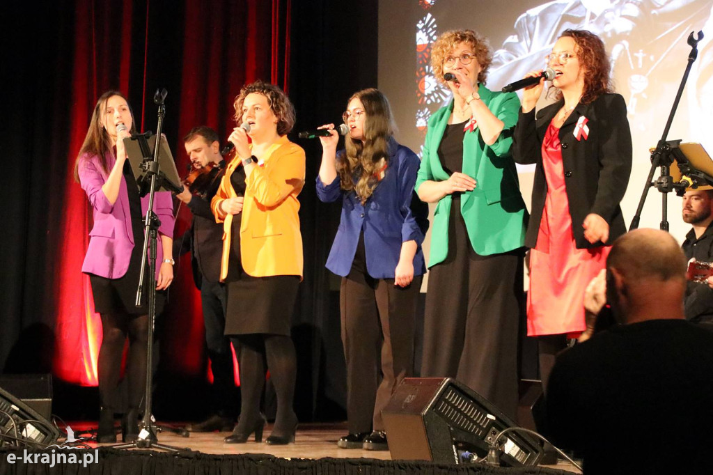 Więcbork śpiewa dla Niepodległej - Życia mała garść