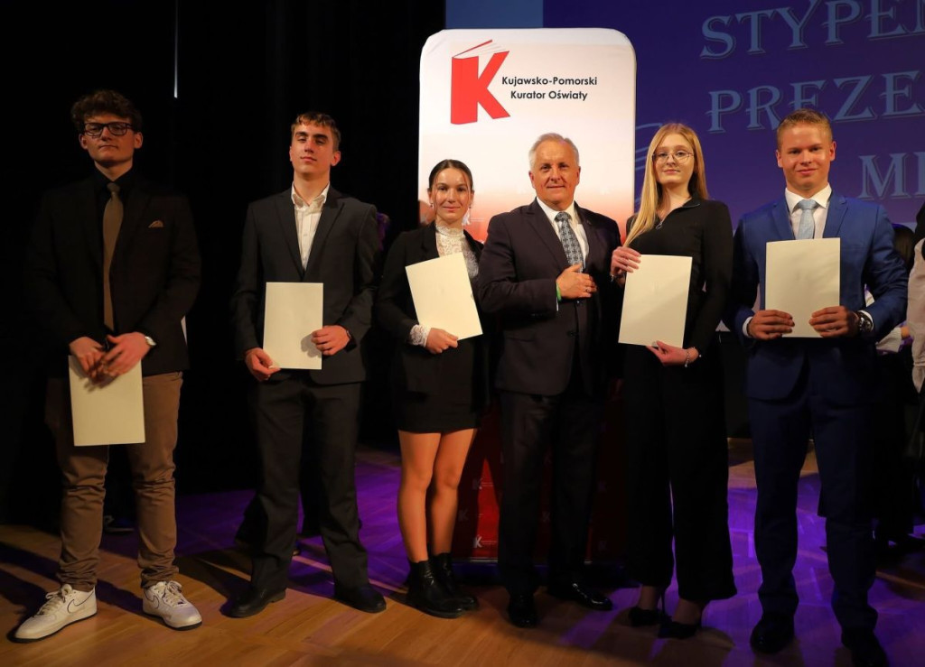 Stypendia Prezesa Rady Ministrów dla pięciorga uczniów z powiatu sępoleńskiego