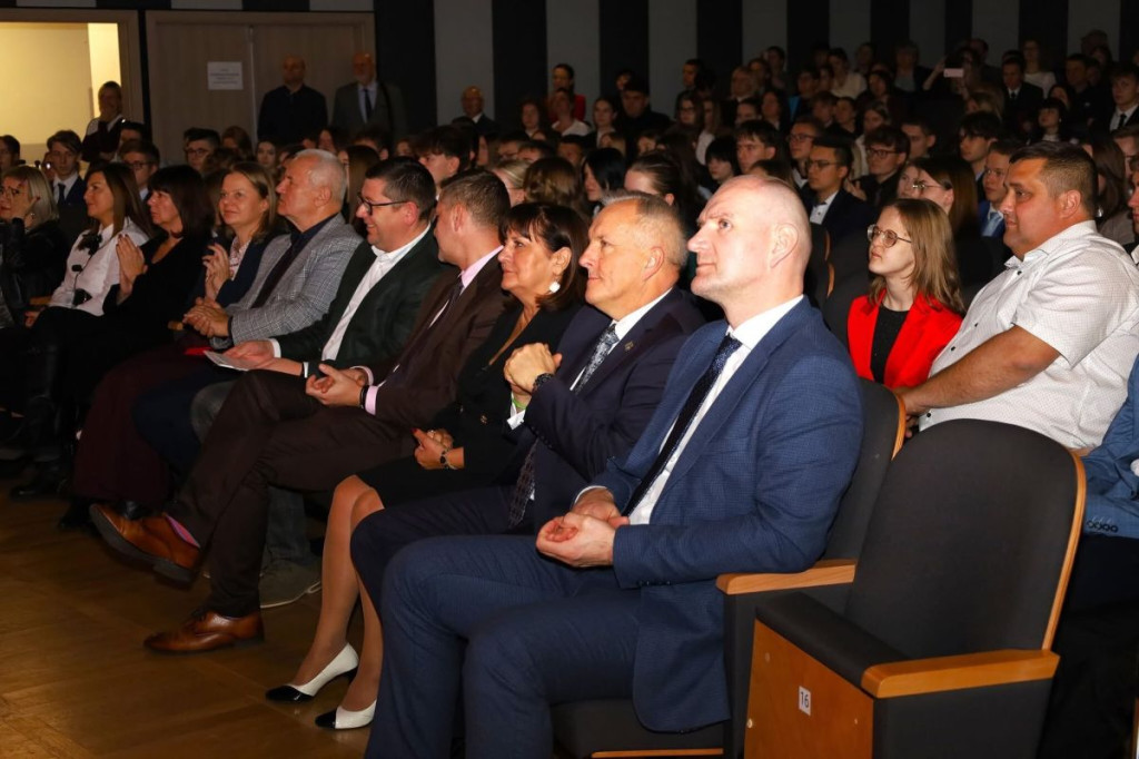 Stypendia Prezesa Rady Ministrów dla pięciorga uczniów z powiatu sępoleńskiego