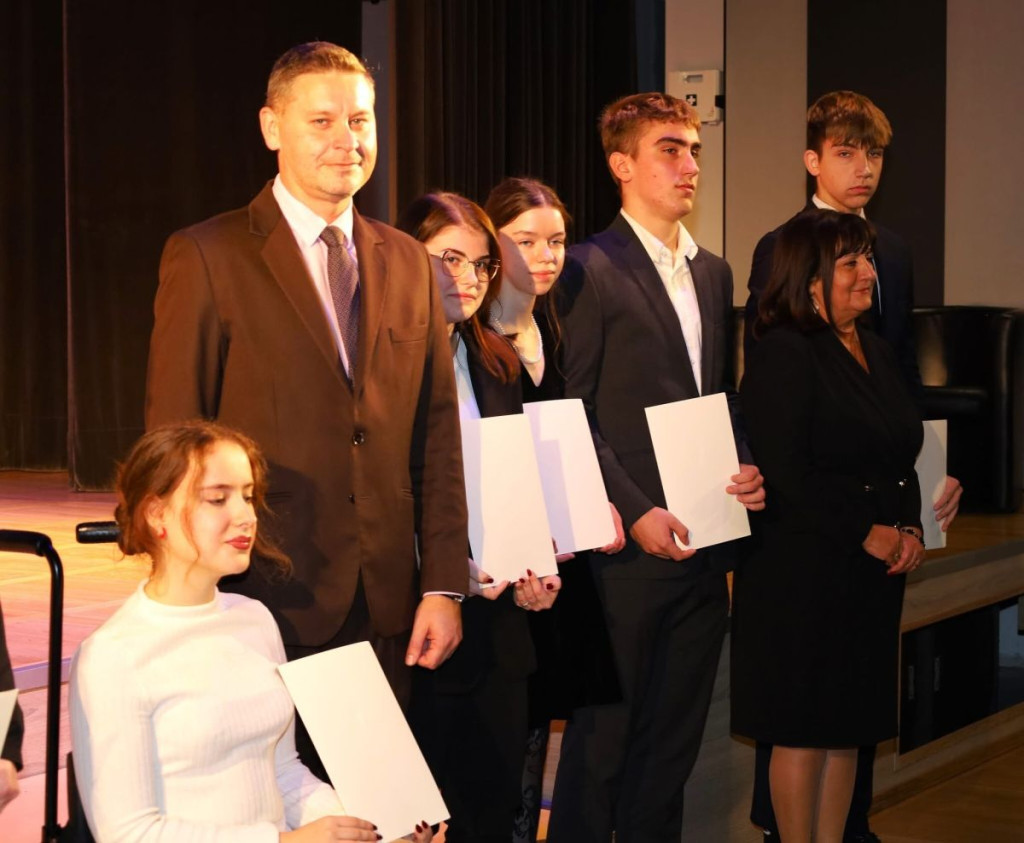 Stypendia Prezesa Rady Ministrów dla pięciorga uczniów z powiatu sępoleńskiego