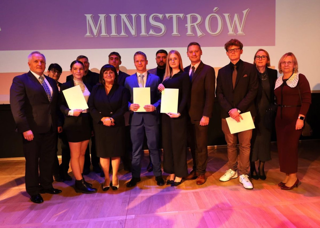 Stypendia Prezesa Rady Ministrów dla pięciorga uczniów z powiatu sępoleńskiego