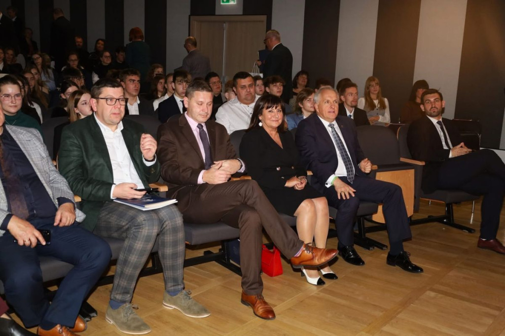 Stypendia Prezesa Rady Ministrów dla pięciorga uczniów z powiatu sępoleńskiego