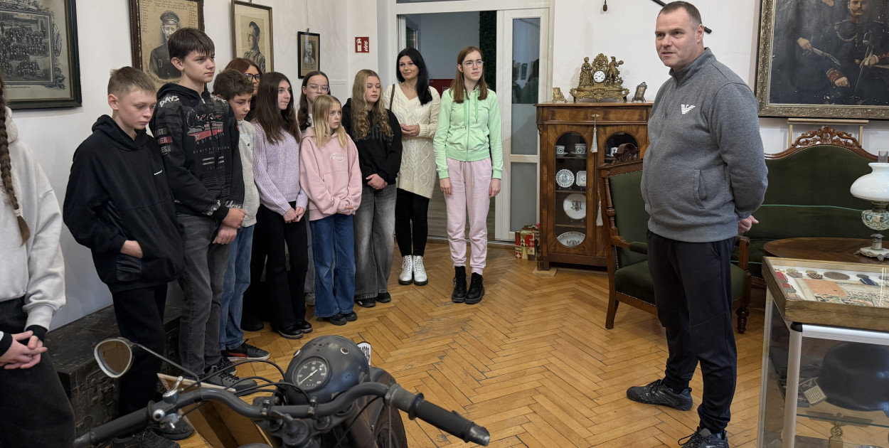 Kamień Krajeński: „Podróż przez historię”. Wyjątkowa wystawa w M-GOK