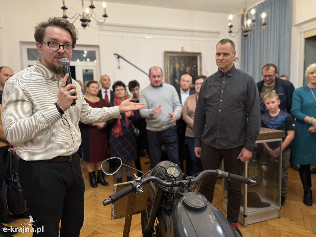 Kamień Krajeński: „Podróż przez historię”. Wyjątkowa wystawa w M-GOK