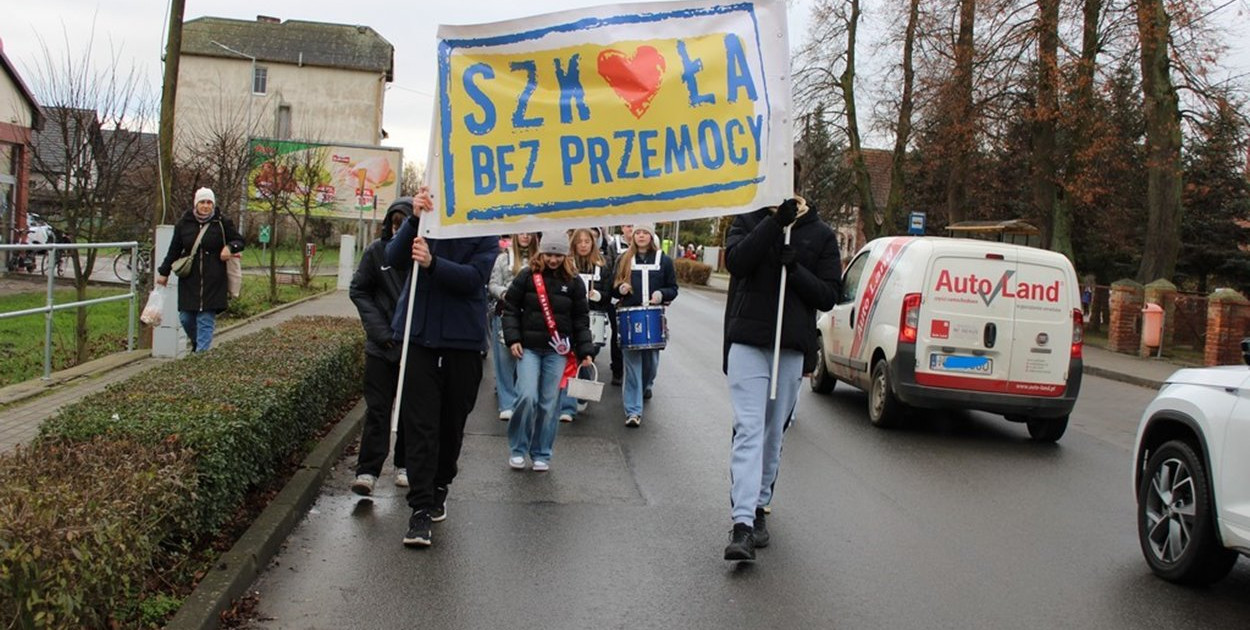 Przemarsz Kampanii „Dzieciństwo bez przemocy” w Mroczy