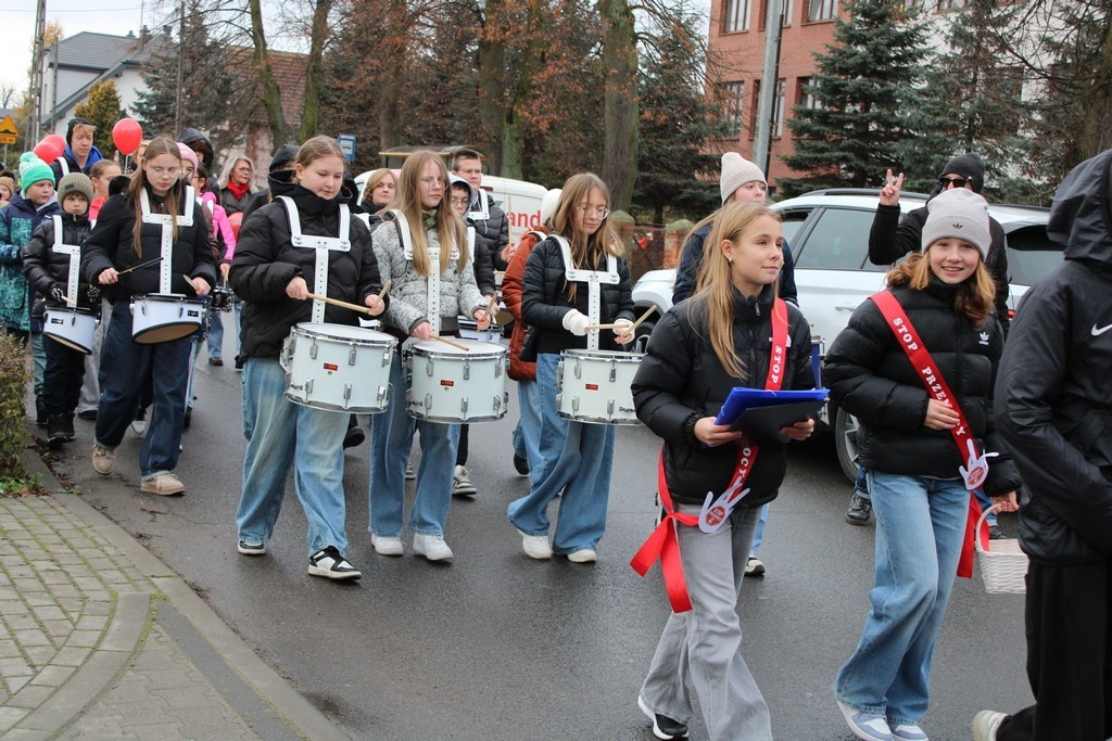 Przemarsz Kampanii „Dzieciństwo bez przemocy” w Mroczy