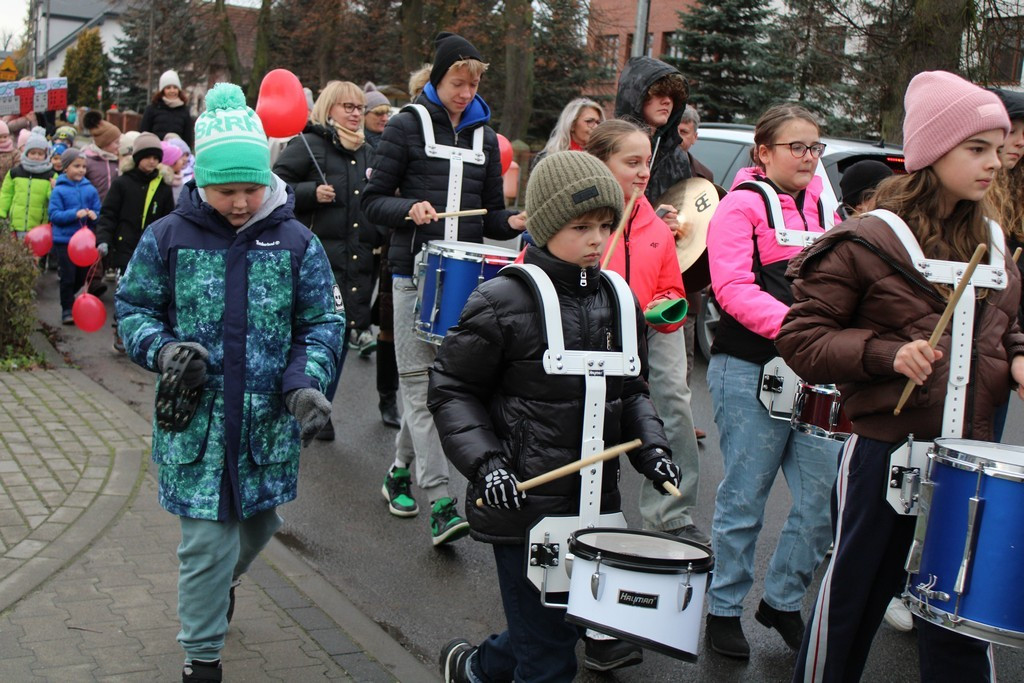 Przemarsz Kampanii „Dzieciństwo bez przemocy” w Mroczy