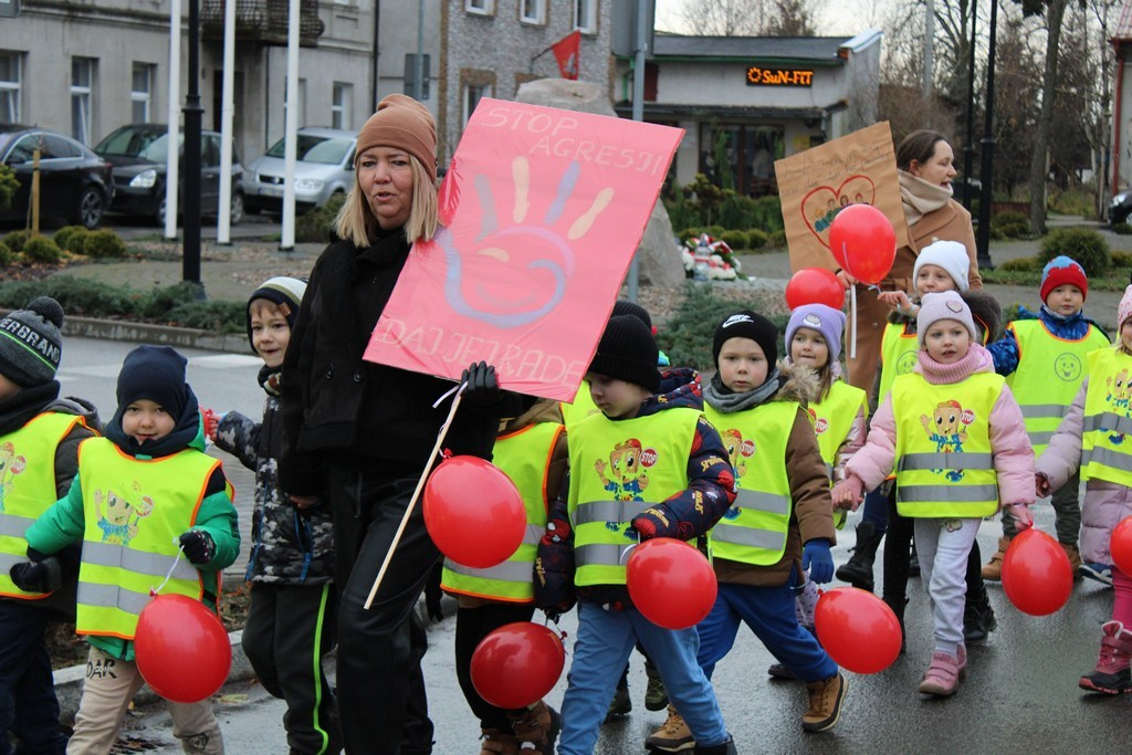 Przemarsz Kampanii „Dzieciństwo bez przemocy” w Mroczy
