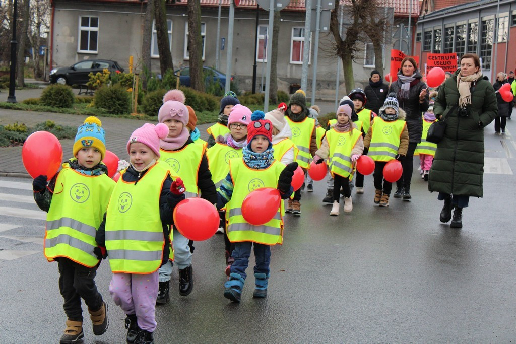 Przemarsz Kampanii „Dzieciństwo bez przemocy” w Mroczy