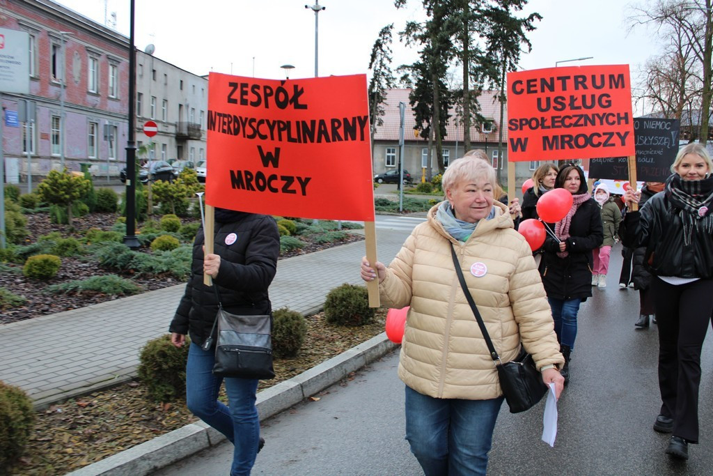 Przemarsz Kampanii „Dzieciństwo bez przemocy” w Mroczy