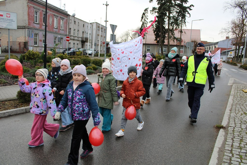 Przemarsz Kampanii „Dzieciństwo bez przemocy” w Mroczy
