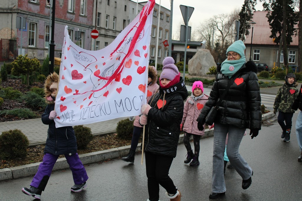 Przemarsz Kampanii „Dzieciństwo bez przemocy” w Mroczy
