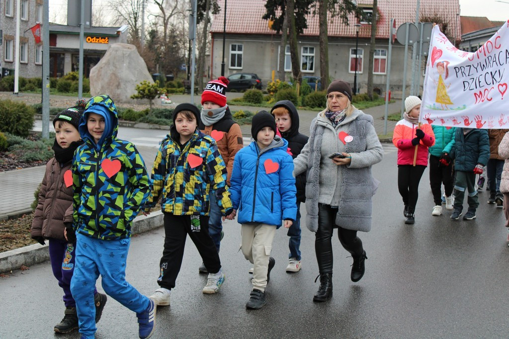 Przemarsz Kampanii „Dzieciństwo bez przemocy” w Mroczy