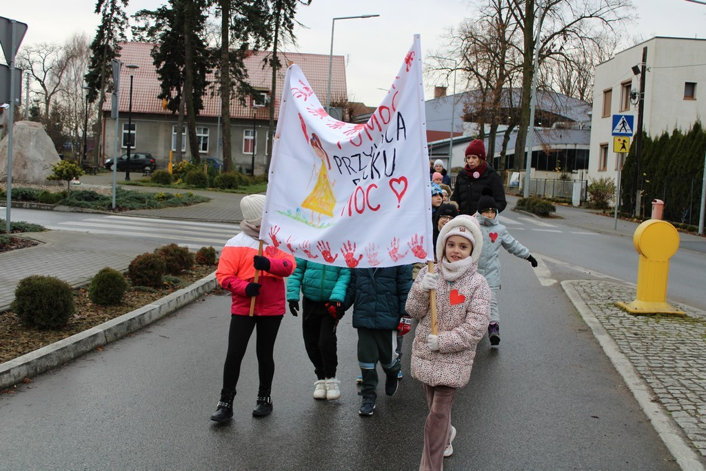 Przemarsz Kampanii „Dzieciństwo bez przemocy” w Mroczy
