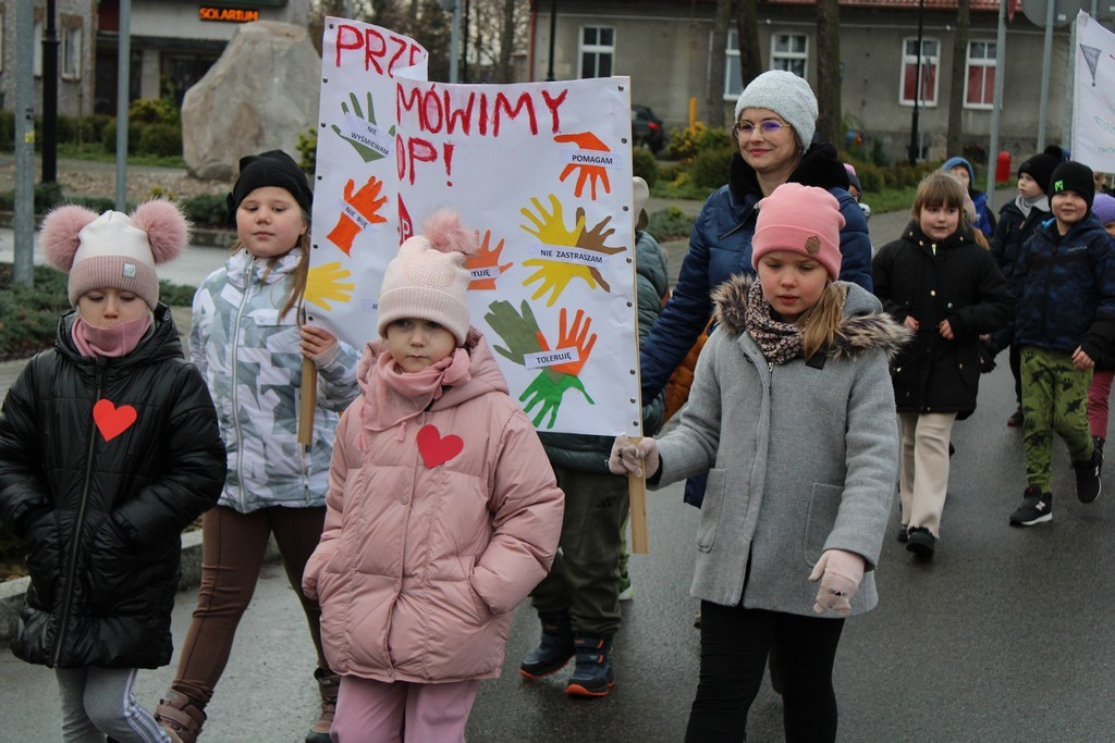Przemarsz Kampanii „Dzieciństwo bez przemocy” w Mroczy