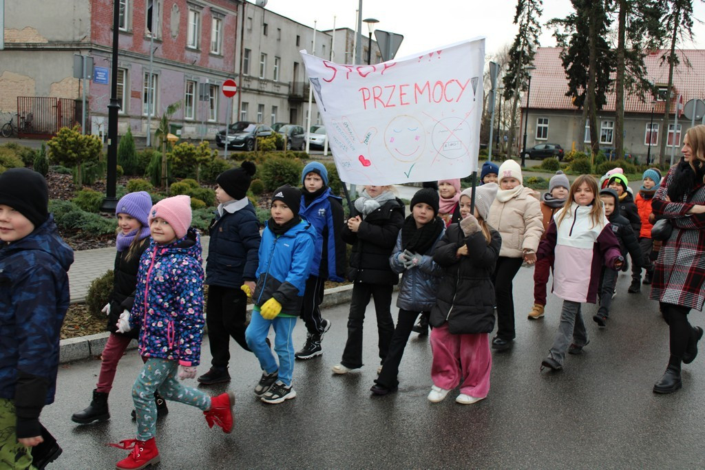 Przemarsz Kampanii „Dzieciństwo bez przemocy” w Mroczy