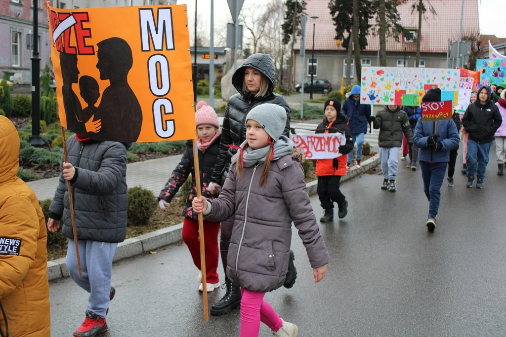 Przemarsz Kampanii „Dzieciństwo bez przemocy” w Mroczy