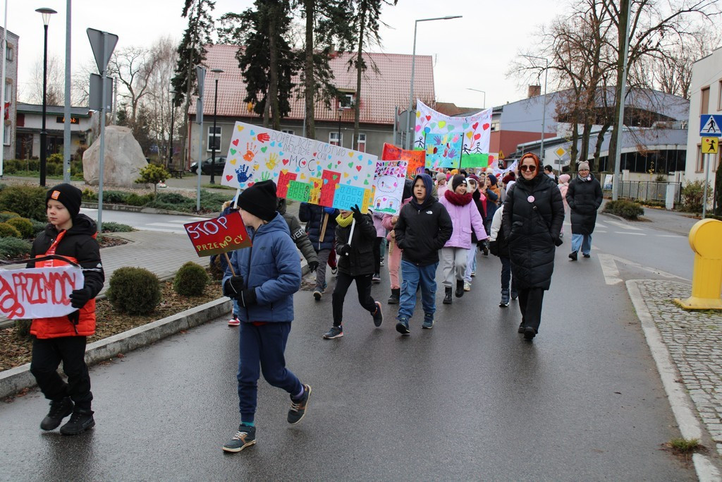 Przemarsz Kampanii „Dzieciństwo bez przemocy” w Mroczy