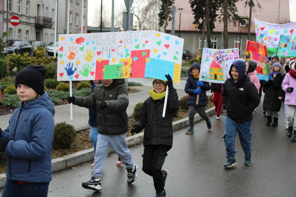 Przemarsz Kampanii „Dzieciństwo bez przemocy” w Mroczy