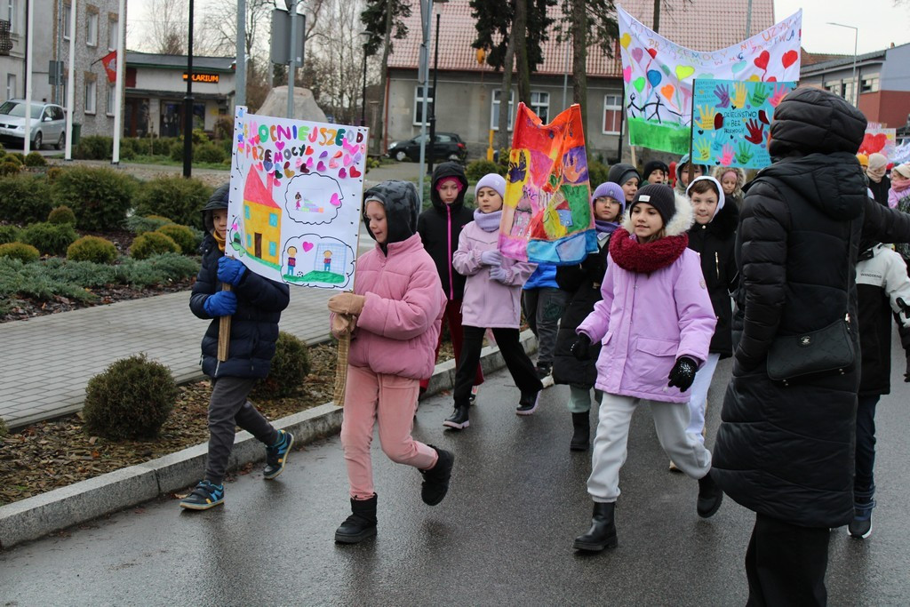 Przemarsz Kampanii „Dzieciństwo bez przemocy” w Mroczy