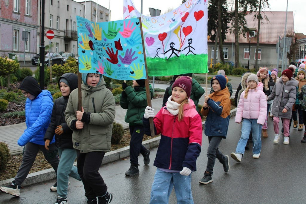 Przemarsz Kampanii „Dzieciństwo bez przemocy” w Mroczy