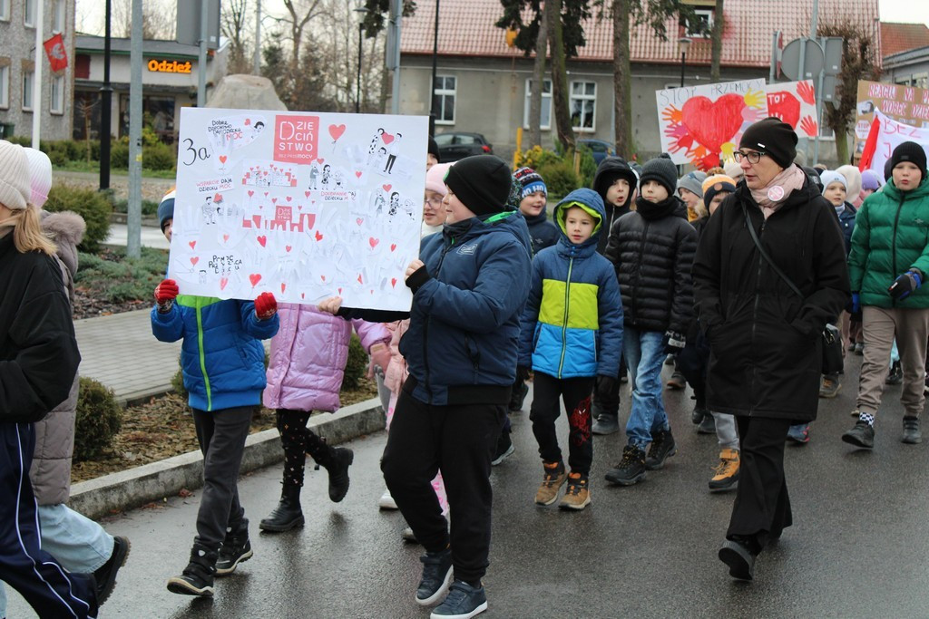 Przemarsz Kampanii „Dzieciństwo bez przemocy” w Mroczy