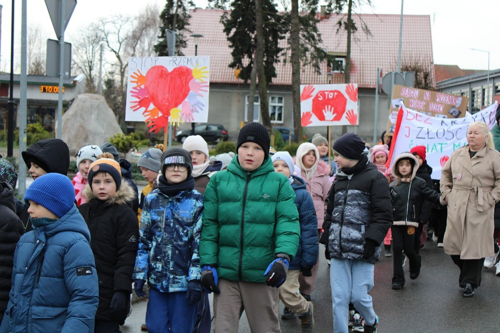 Przemarsz Kampanii „Dzieciństwo bez przemocy” w Mroczy