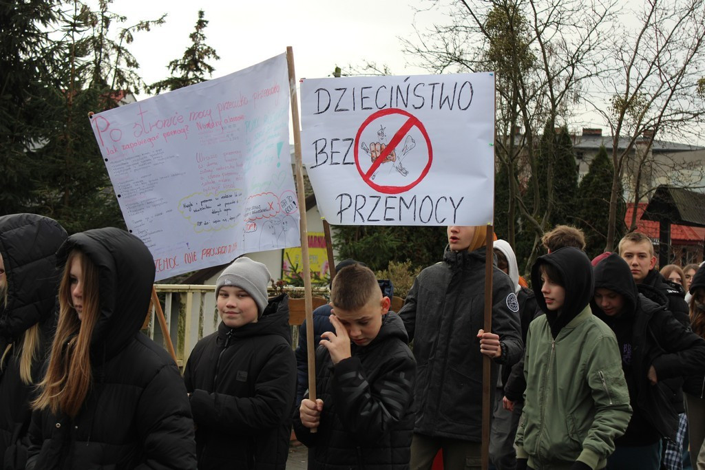 Przemarsz Kampanii „Dzieciństwo bez przemocy” w Mroczy