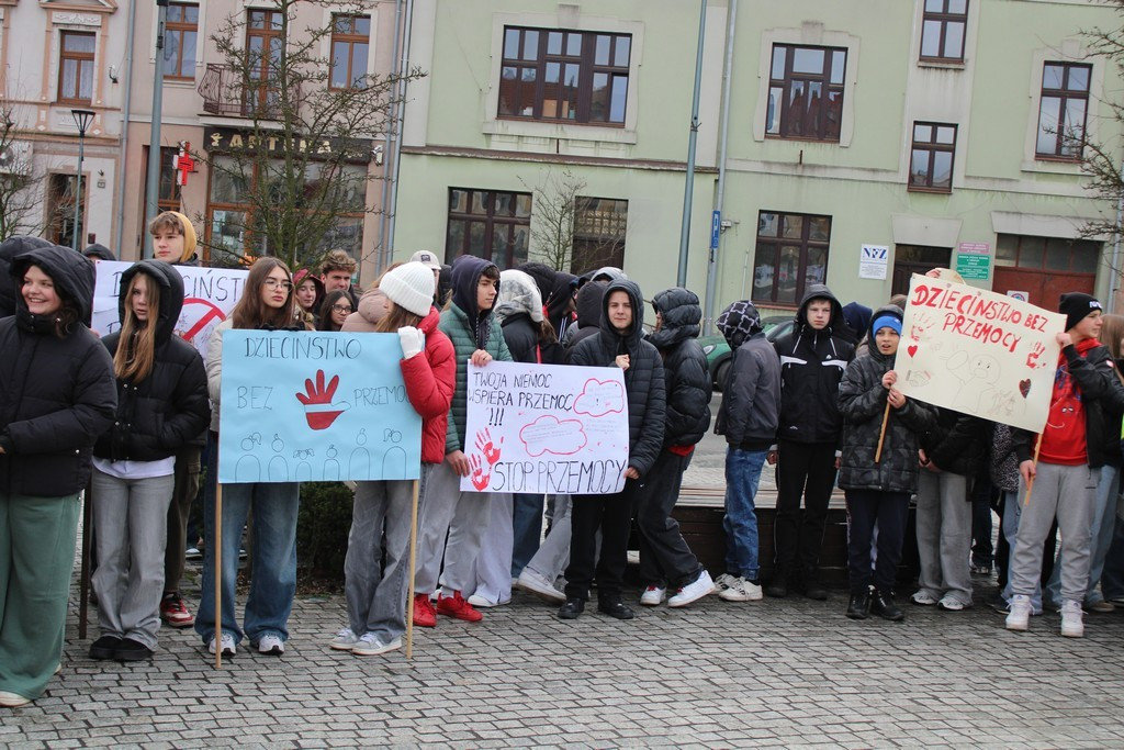 Przemarsz Kampanii „Dzieciństwo bez przemocy” w Mroczy