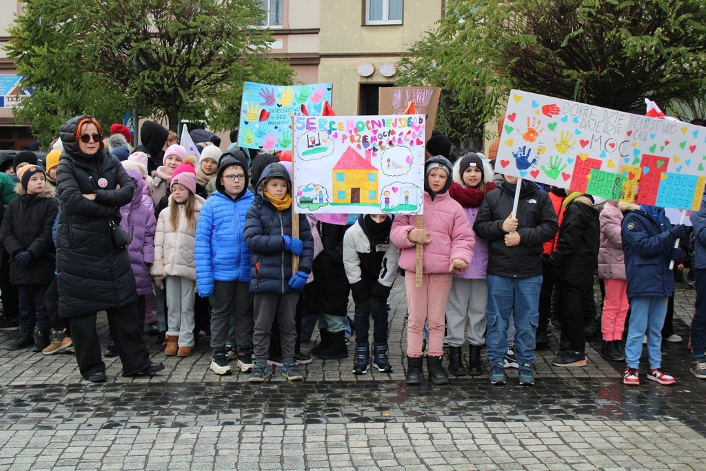 Przemarsz Kampanii „Dzieciństwo bez przemocy” w Mroczy