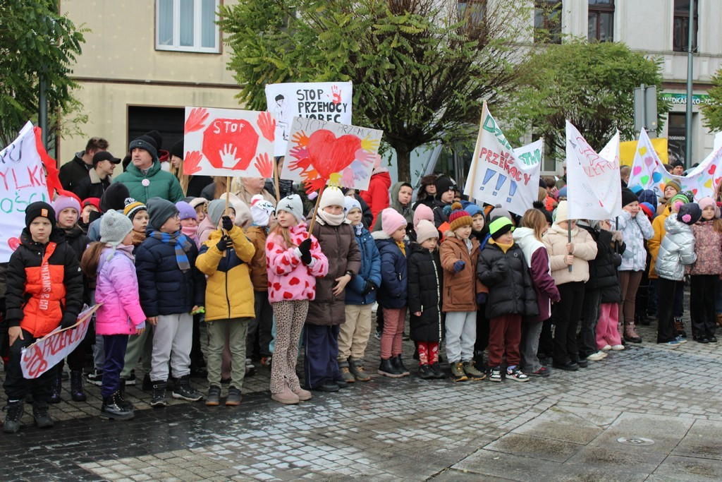 Przemarsz Kampanii „Dzieciństwo bez przemocy” w Mroczy