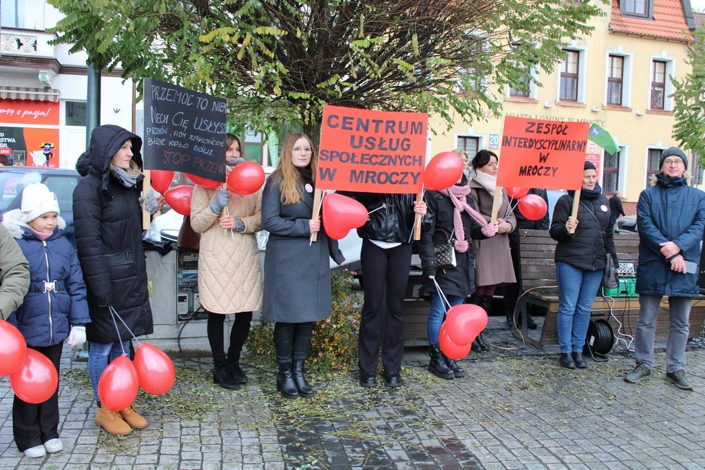 Przemarsz Kampanii „Dzieciństwo bez przemocy” w Mroczy