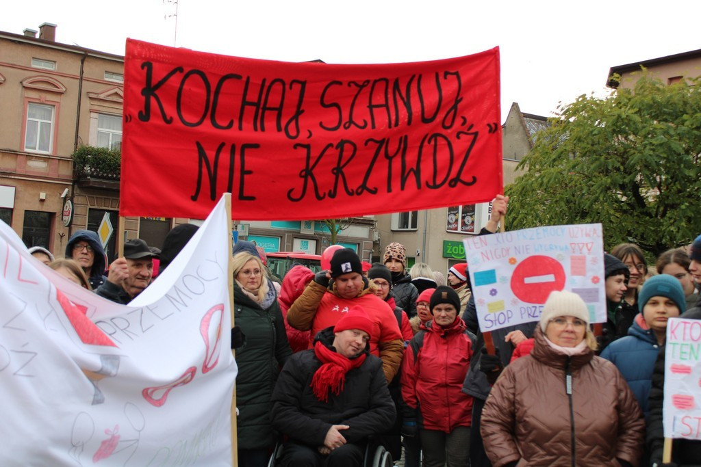 Przemarsz Kampanii „Dzieciństwo bez przemocy” w Mroczy