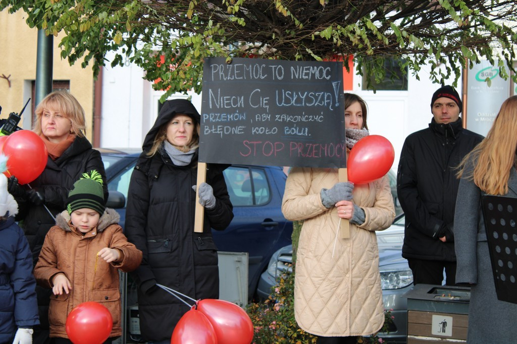 Przemarsz Kampanii „Dzieciństwo bez przemocy” w Mroczy