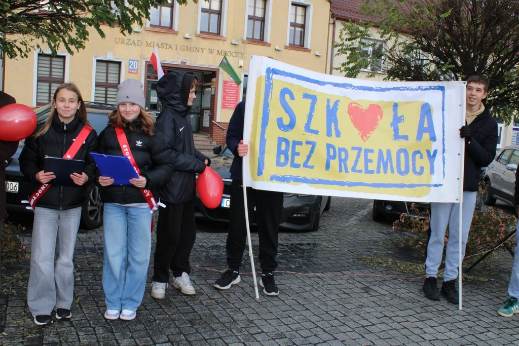 Przemarsz Kampanii „Dzieciństwo bez przemocy” w Mroczy