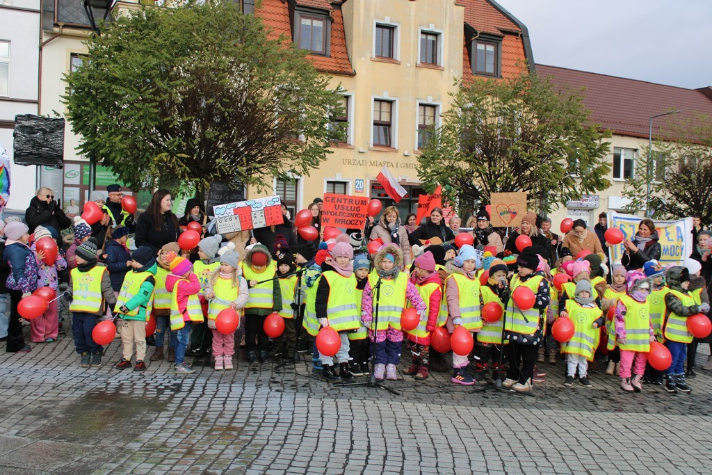 Przemarsz Kampanii „Dzieciństwo bez przemocy” w Mroczy