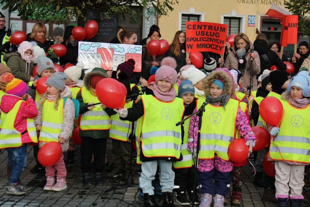 Przemarsz Kampanii „Dzieciństwo bez przemocy” w Mroczy