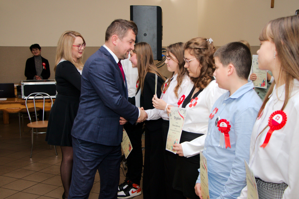 Gmina Wyrzysk: VII Gminny Konkurs Pieśni Patriotycznej w Falmierowie