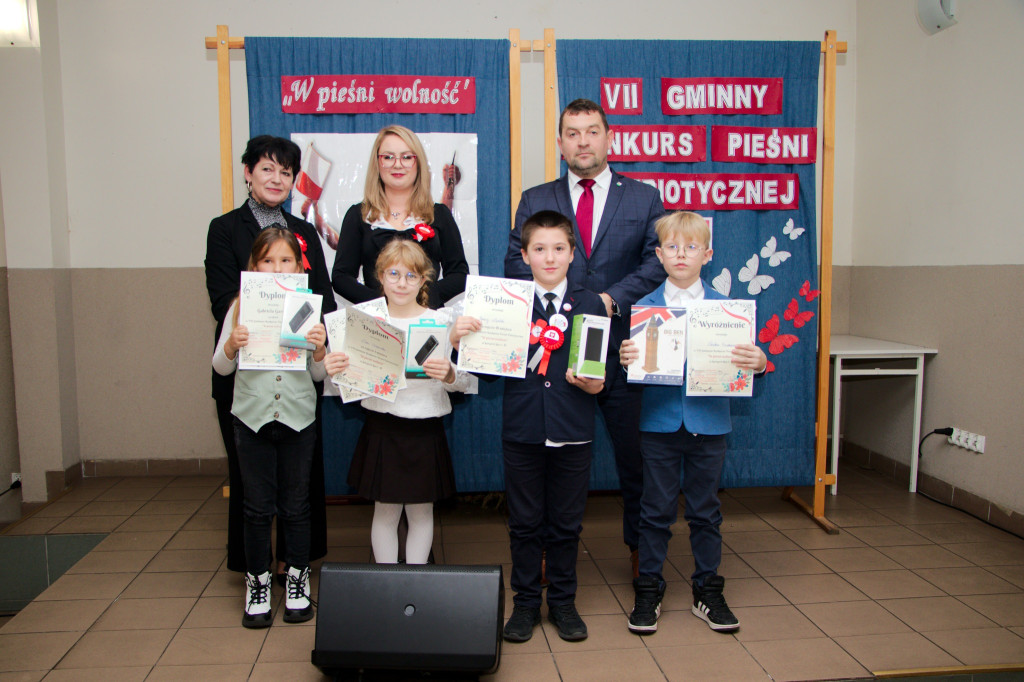 Gmina Wyrzysk: VII Gminny Konkurs Pieśni Patriotycznej w Falmierowie