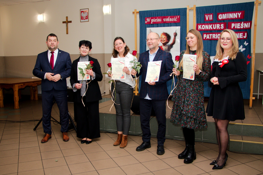 Gmina Wyrzysk: VII Gminny Konkurs Pieśni Patriotycznej w Falmierowie