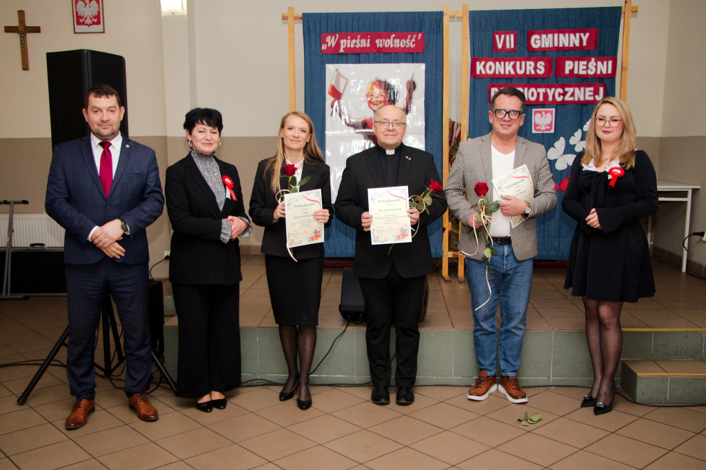 Gmina Wyrzysk: VII Gminny Konkurs Pieśni Patriotycznej w Falmierowie