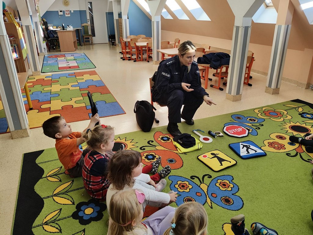 Policjantka z Koronowa z wizytą u przedszkolaków