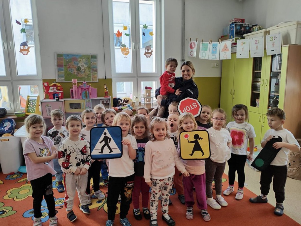 Policjantka z Koronowa z wizytą u przedszkolaków