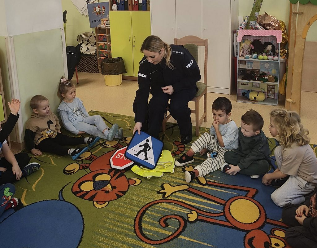 Policjantka z Koronowa z wizytą u przedszkolaków