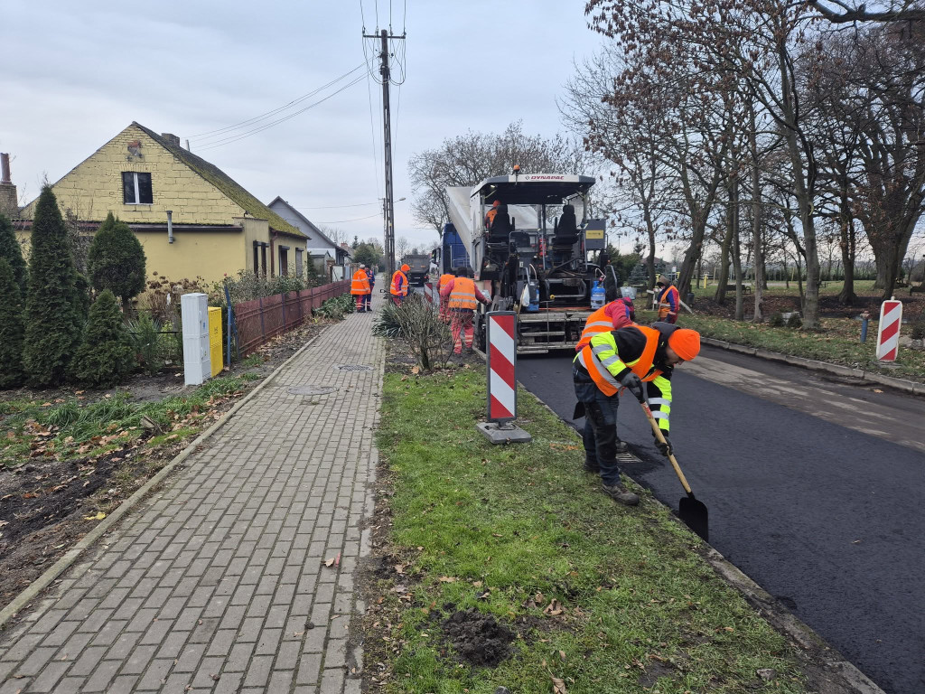Trwa przebudowa odcinka drogi powiatowej w Młotkowie, w gminie Wysoka
